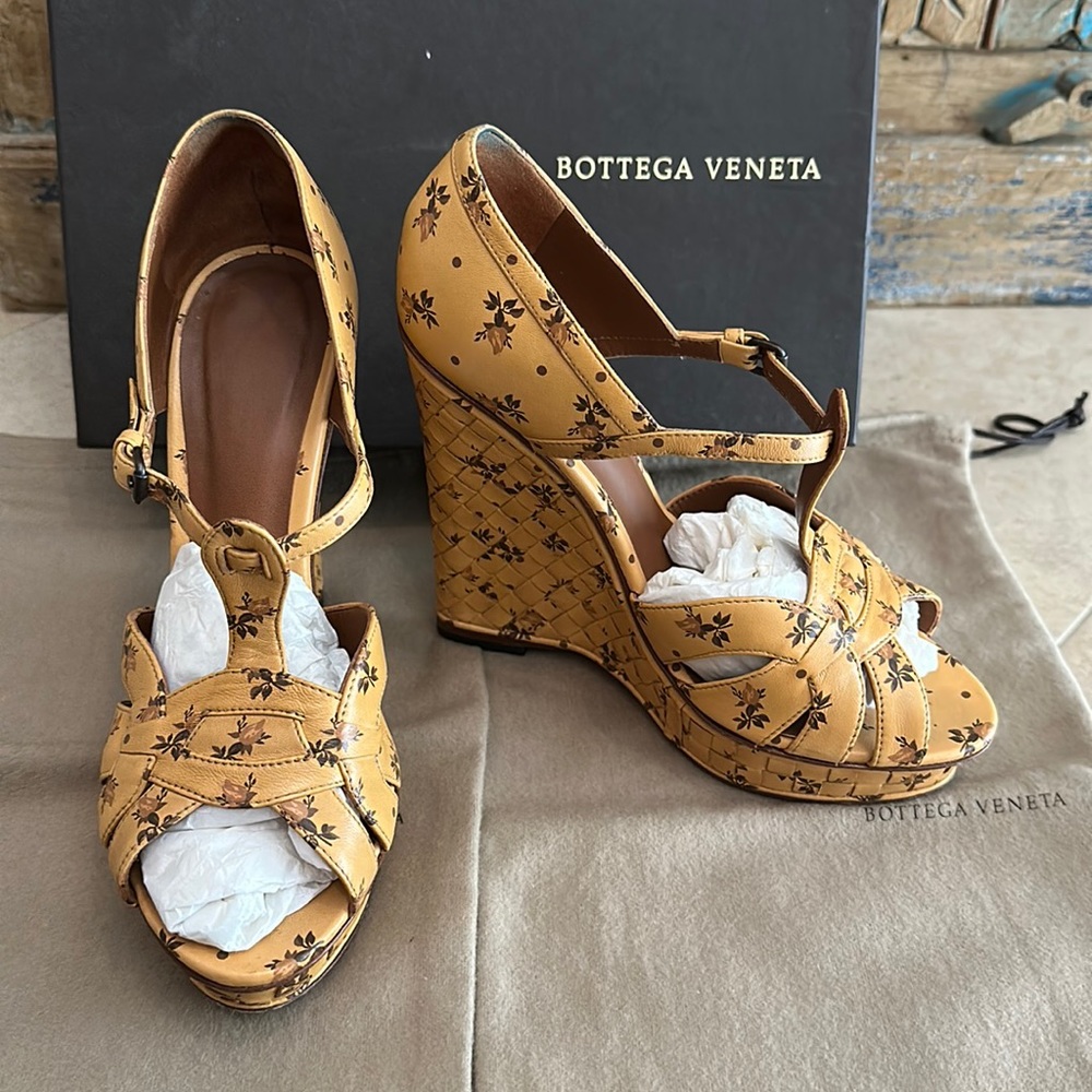 Bottega Veneta Napa Multiflower Sandal Wedge size 37 7 Pelle Cuoio Pale Yellow